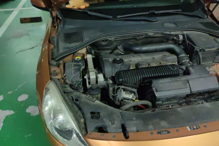 Used Volvo S60 2013 T5 Comfort Edition Engine Bay Right