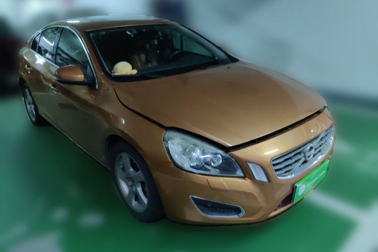 Used Volvo S60 2013 T5 Comfort Edition Front Right 45 Deg