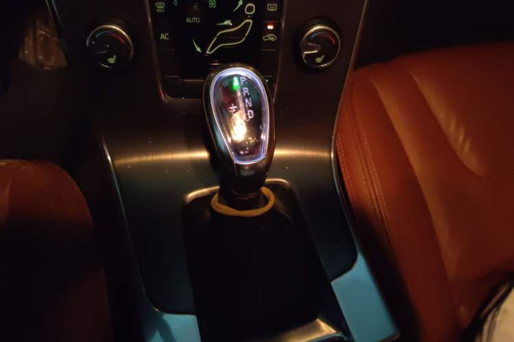 Used Volvo S60 2013 T5 Comfort Edition Gear Lever