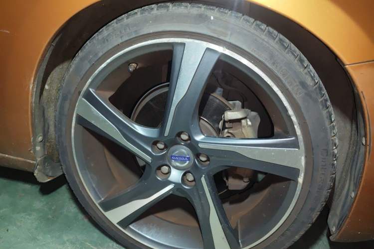 Used Volvo S60 2013 T5 Comfort Edition Right Front Wheel Hub