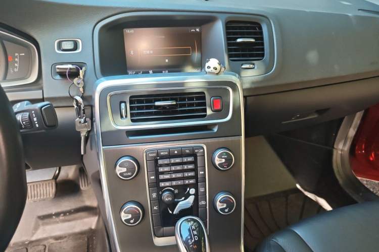 Used Volvo S60 2014 T5 Zhiyi Edition Audio And AC Panel