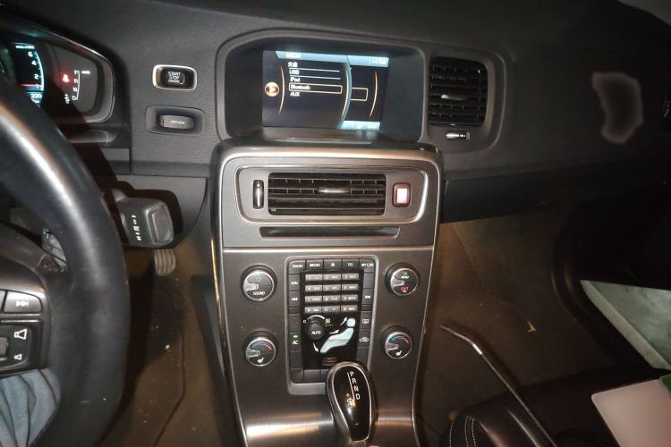 Used Volvo S60 2014 T5 Zhiya Edition Audio And AC Panel