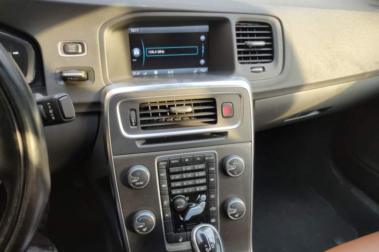 Used Volvo S60 2014 S60L T5 Smart Upgrade Edition Audio And AC Panel