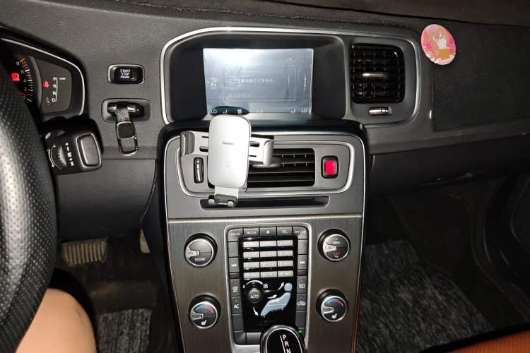 Used Volvo S60 2014 S60L 2.0T Zhiyuan Edition Audio And AC Panel