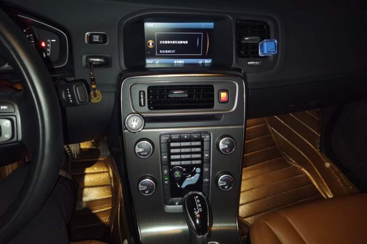 Used Volvo S60 2014 S60L 2.0T Zhiyuan Edition Audio And AC Panel