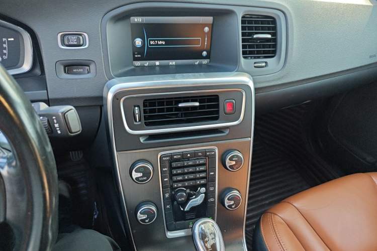 Used Volvo S60 2014 T5 Zhiyi Edition Audio And AC Panel
