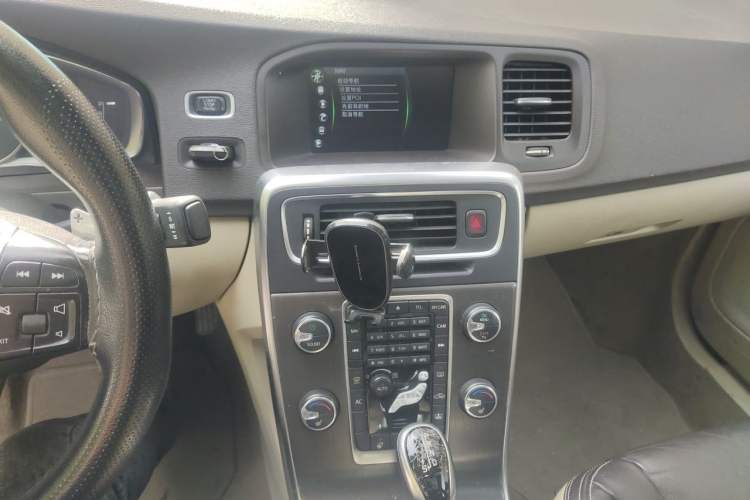 Used Volvo S60 2014 S60L T5 Smart Upgrade Edition Audio And AC Panel