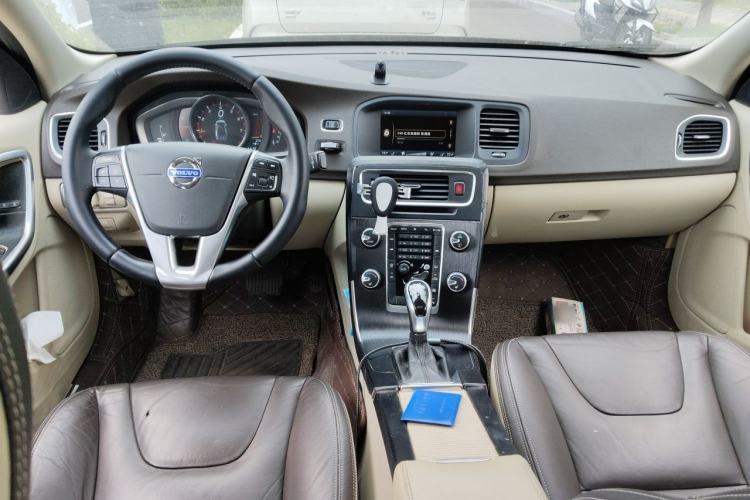 Used Volvo S60 2014 S60L T5 Intelligent Drive Edition Center Console