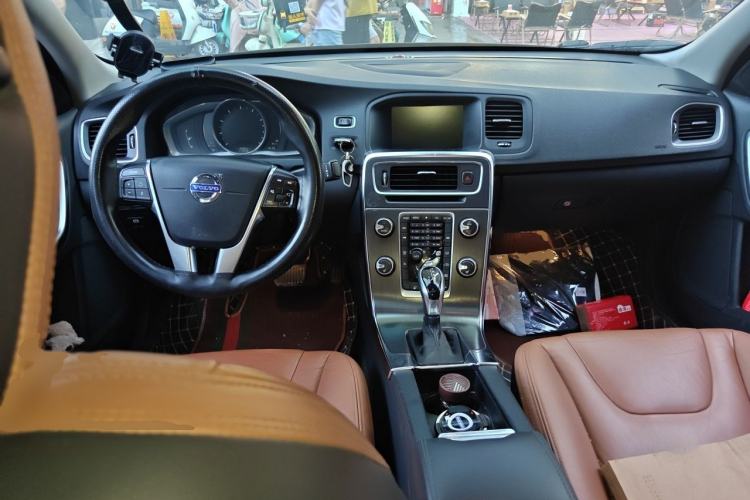 Used Volvo S60 2014 S60L T5 Intelligent Drive Edition Center Console