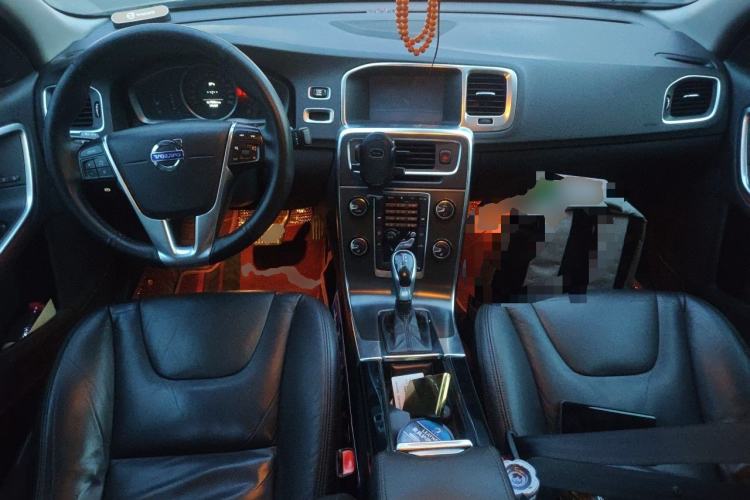 Used Volvo S60 2014 S60L 2.0T Zhiyuan Edition Center Console