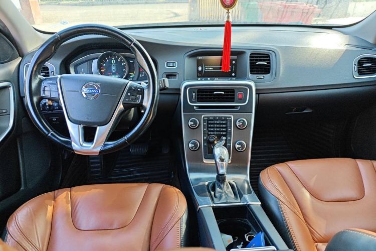 Used Volvo S60 2014 T5 Zhiyi Edition Center Console