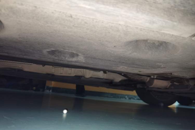 Used Volvo S60 2014 S60L 2.0T Zhiyuan Edition Chassis Front Right