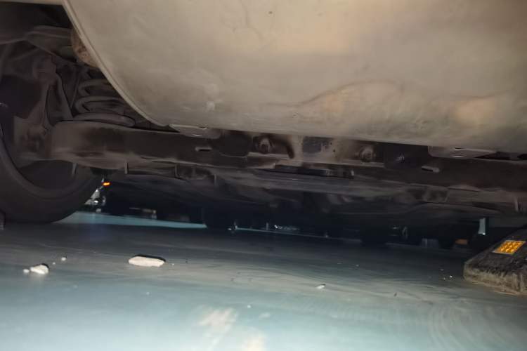 Used Volvo S60 2014 S60L 2.0T Zhiyuan Edition Chassis Rear