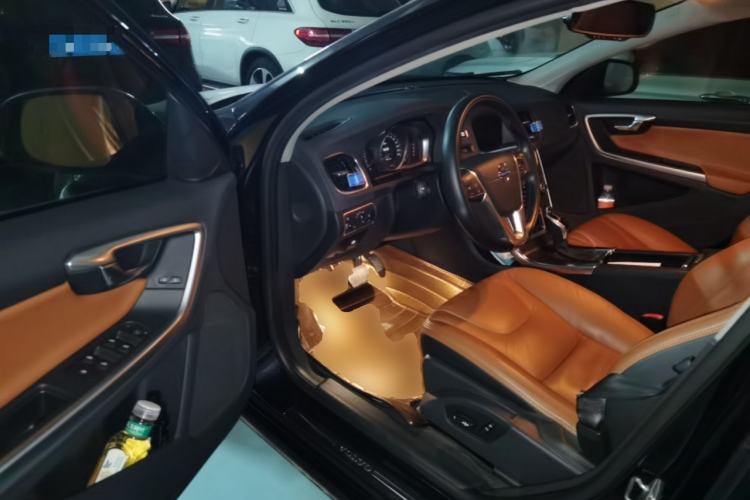 Used Volvo S60 2014 S60L 2.0T Zhiyuan Edition Driver Seat