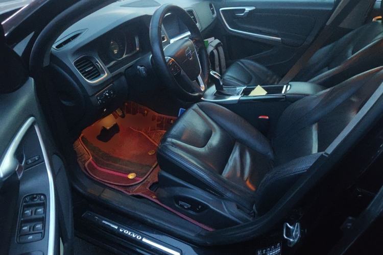 Used Volvo S60 2014 S60L 2.0T Zhiyuan Edition Driver Seat