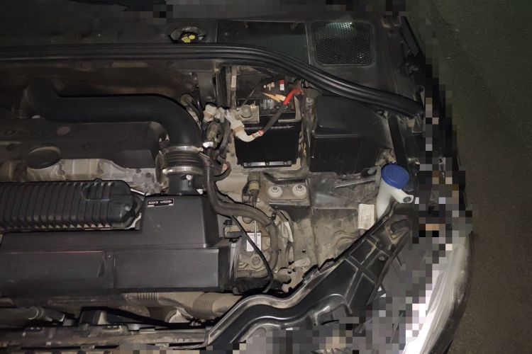 Used Volvo S60 2014 S60L 2.0T Zhiyuan Edition Engine Bay Left