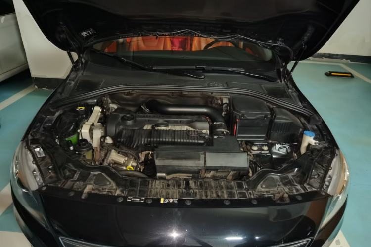 Used Volvo S60 2014 S60L 2.0T Zhiyuan Edition Engine Bay