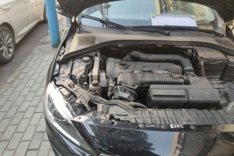 Used Volvo S60 2014 S60L T5 Smart Upgrade Edition Engine Bay Right