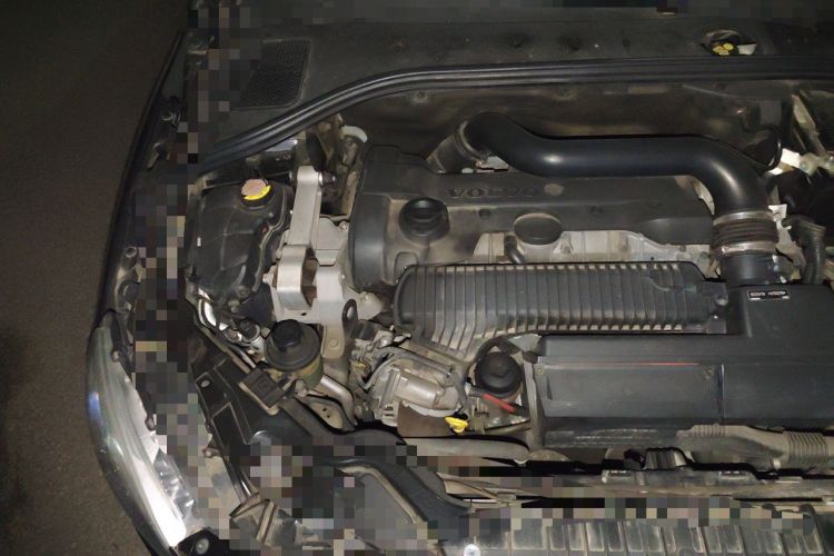 Used Volvo S60 2014 S60L 2.0T Zhiyuan Edition Engine Bay Right