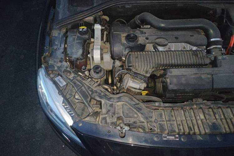 Used Volvo S60 2014 S60L 2.0T Zhiyuan Edition Engine Bay Right