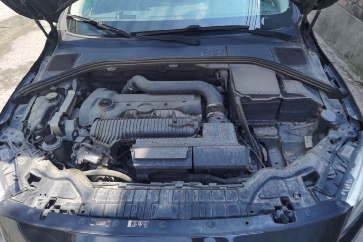 Used Volvo S60 2014 T5 Zhiyi Edition Engine Bay
