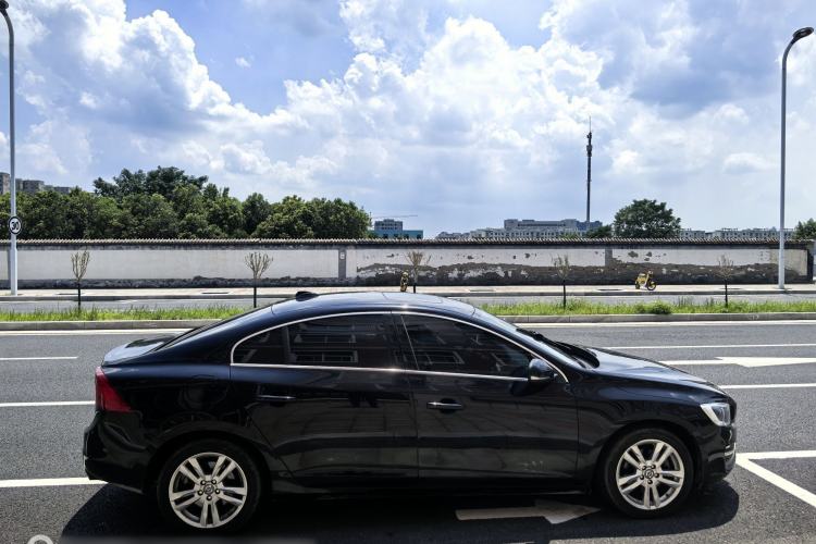 Used Volvo S60 2014 S60L 2.0T Zhiyuan Edition Exterior 2