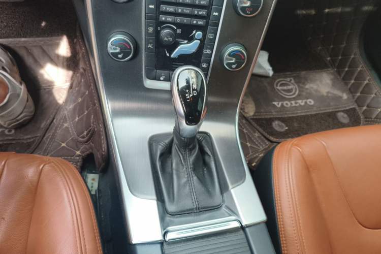 Used Volvo S60 2014 S60L T5 Intelligent Drive Edition Gear Lever
