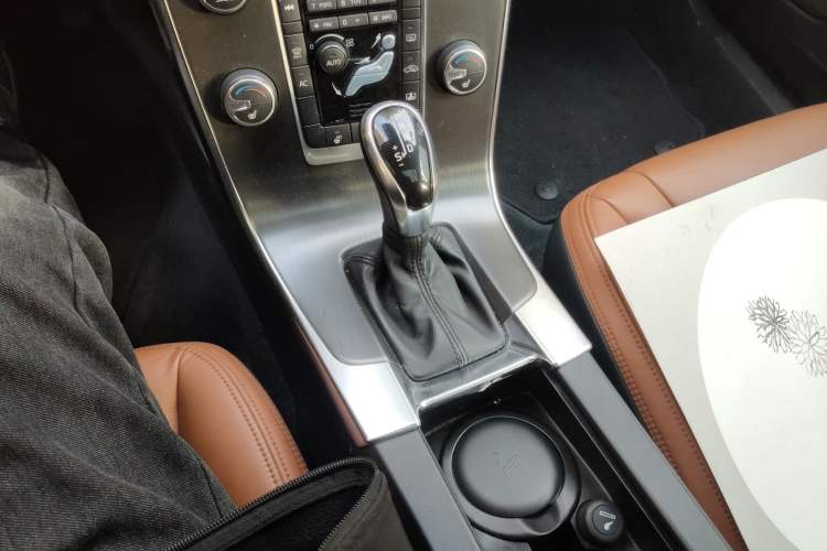 Used Volvo S60 2014 S60L T5 Smart Upgrade Edition Gear Lever