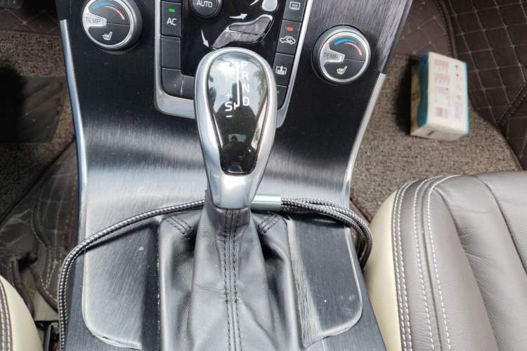 Used Volvo S60 2014 S60L T5 Intelligent Drive Edition Gear Lever