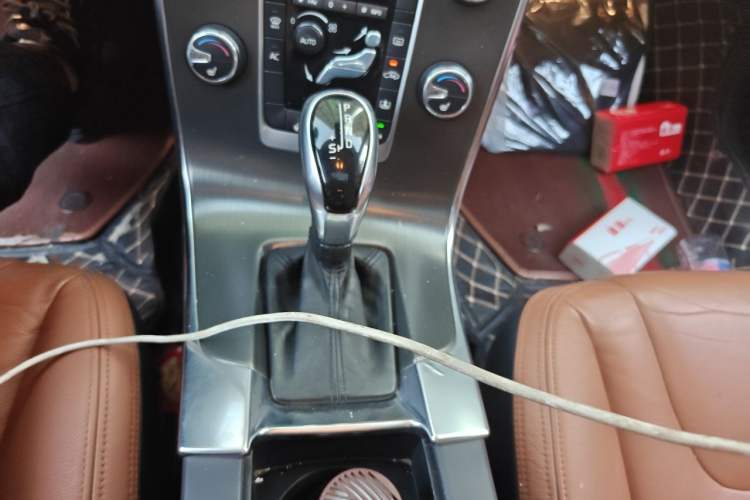 Used Volvo S60 2014 S60L T5 Intelligent Drive Edition Gear Lever