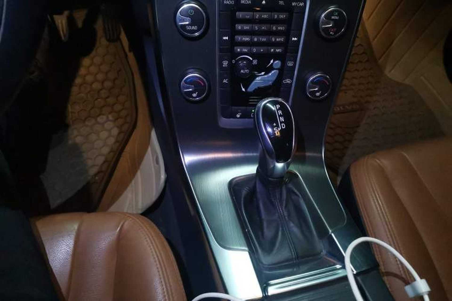 Used Volvo S60 2014 S60L T5 Intelligent Drive Edition Gear Lever