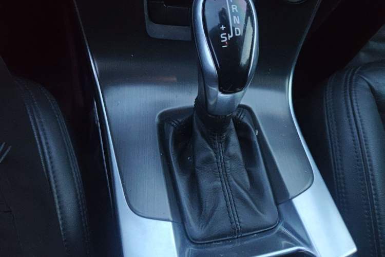 Used Volvo S60 2014 S60L 2.0T Zhiyuan Edition Gear Lever