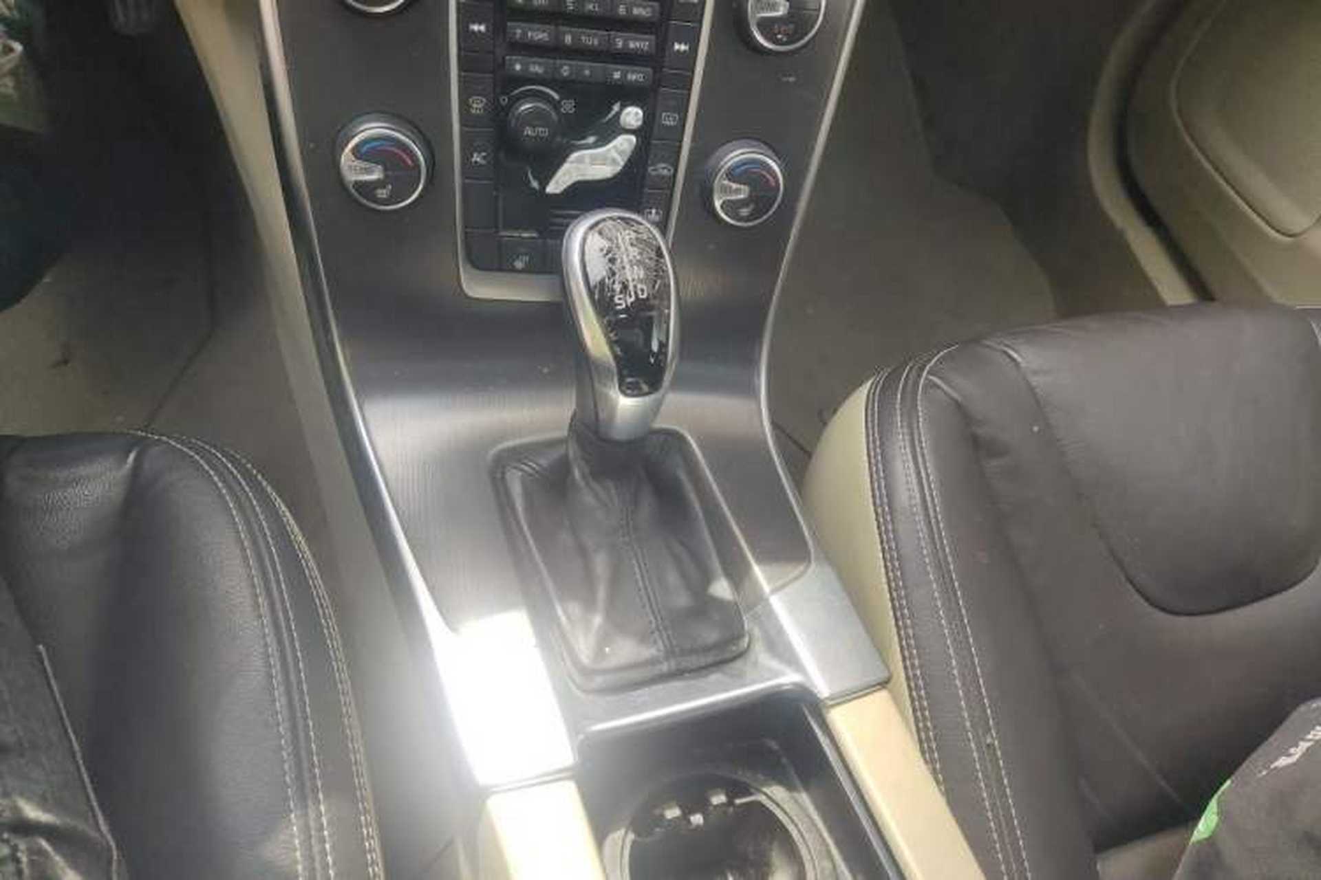 Used Volvo S60 2014 S60L T5 Smart Upgrade Edition Gear Lever
