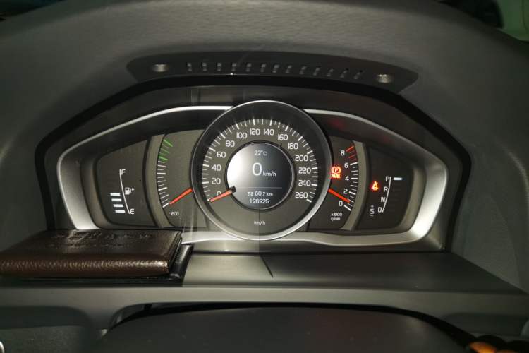 Used Volvo S60 2014 S60L 2.0T Zhiyuan Edition Instrument Cluster
