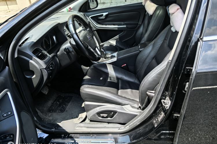 Used Volvo S60 2014 S60L 2.0T Zhiyuan Edition Interior 2