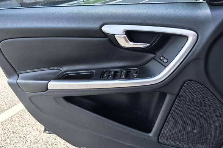 Used Volvo S60 2014 S60L 2.0T Zhiyuan Edition Interior 5
