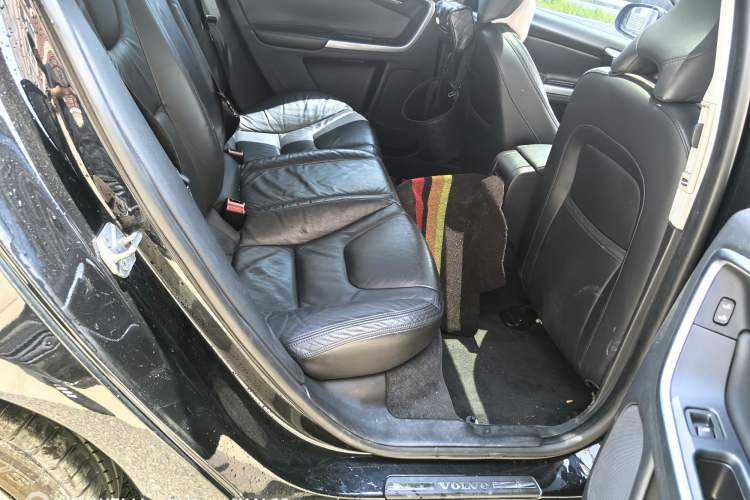 Used Volvo S60 2014 S60L 2.0T Zhiyuan Edition Interior 7