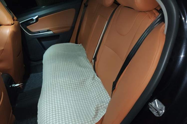 Used Volvo S60 2014 S60L 2.0T Zhiyuan Edition Left Rear Seat