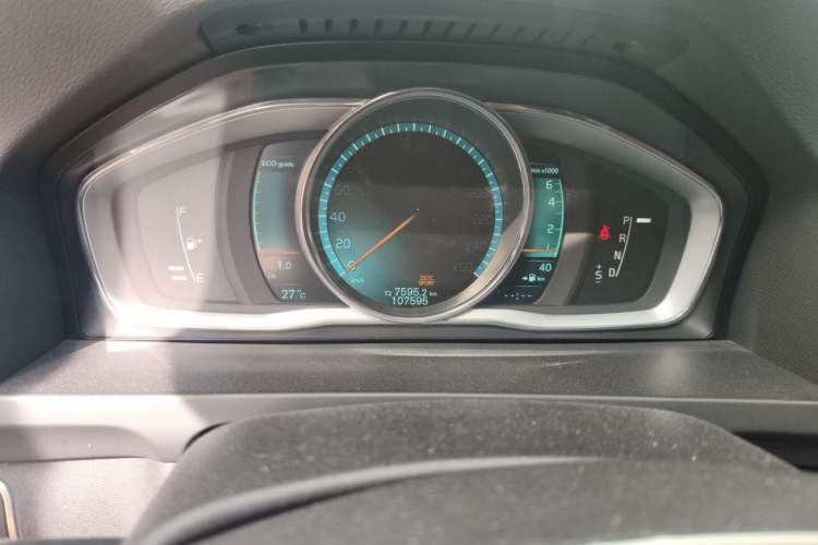 Used Volvo S60 2014 S60L T5 Intelligent Drive Edition Odometer Close Up