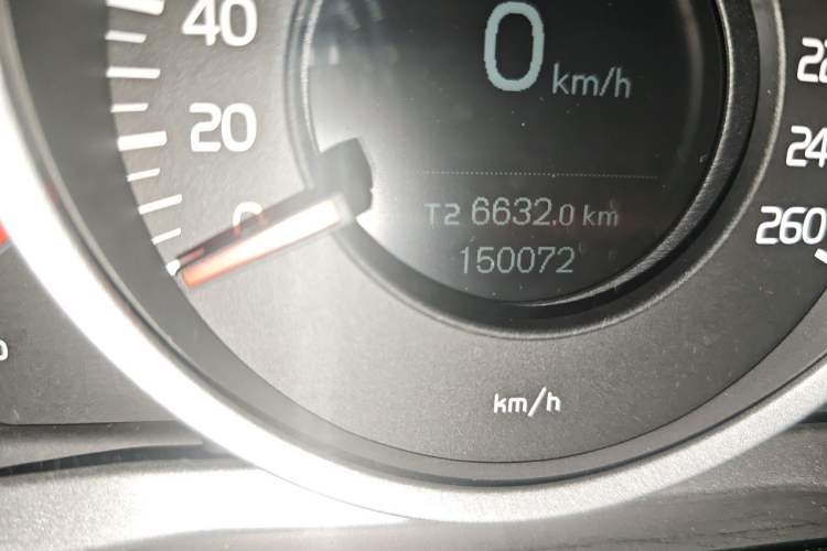 Used Volvo S60 2014 S60L 2.0T Zhiyuan Edition Odometer Close Up
