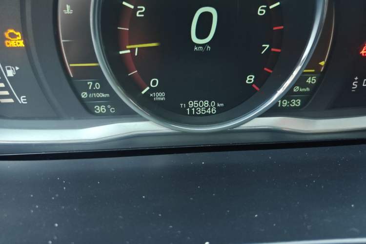 Used Volvo S60 2014 S60L T5 Intelligent Drive Edition Odometer Close Up