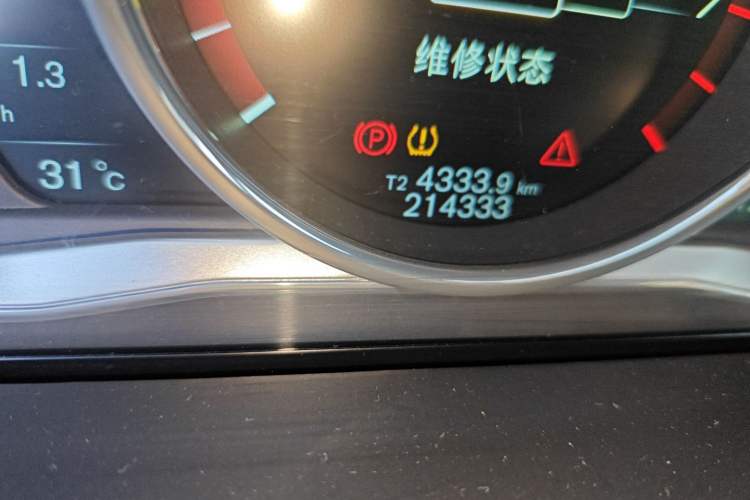 Used Volvo S60 2014 T5 Zhiyi Edition Odometer Close Up
