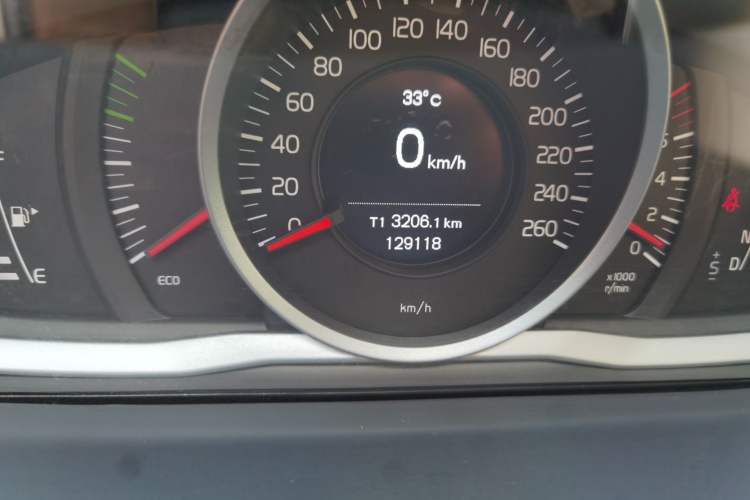 Used Volvo S60 2014 T5 Zhiyi Edition Odometer Close Up