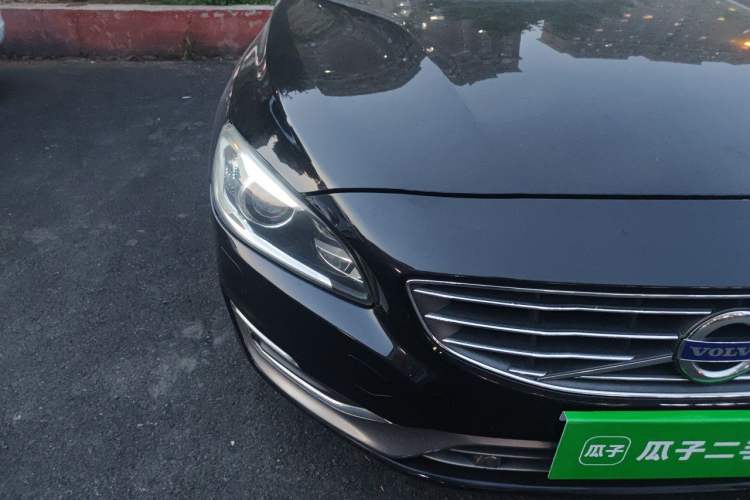 Used Volvo S60 2014 S60L 2.0T Zhiyuan Edition Right Front Headlight