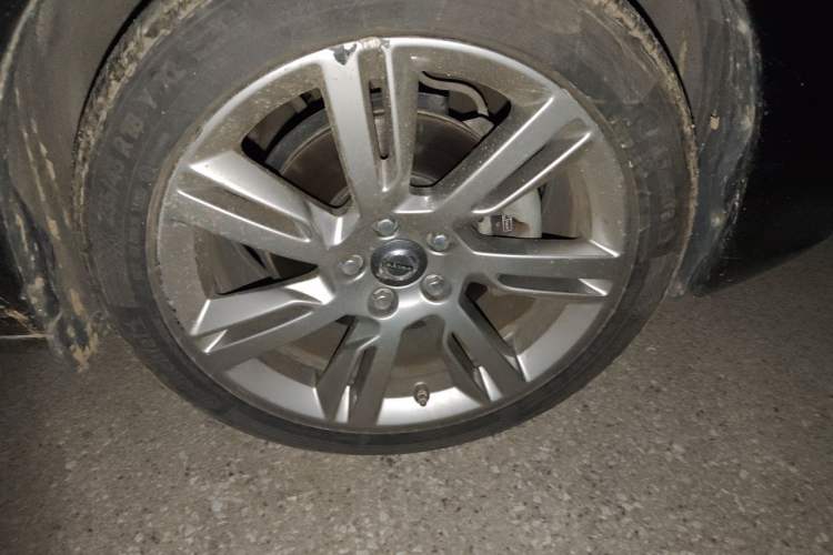 Used Volvo S60 2014 S60L 2.0T Zhiyuan Edition Right Front Wheel Hub