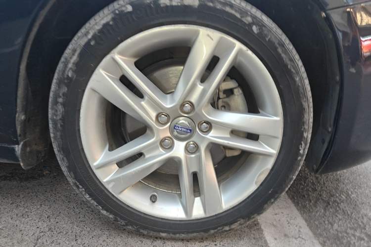 Used Volvo S60 2014 S60L T5 Intelligent Drive Edition Right Front Wheel Hub