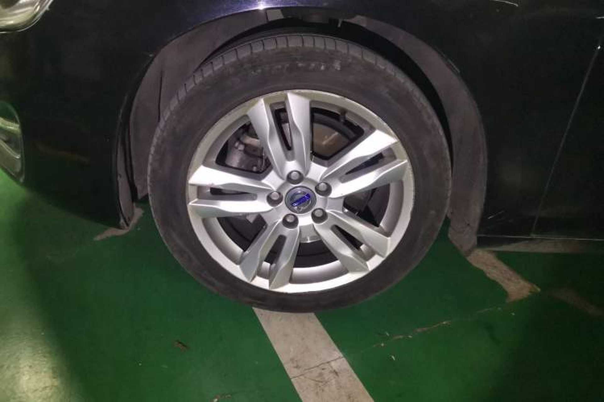 Used Volvo S60 2014 S60L T5 Intelligent Drive Edition Right Front Wheel Hub