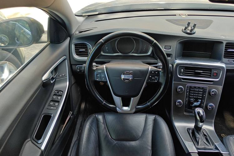 Used Volvo S60 2014 S60L T5 Intelligent Drive Edition Steering Wheel