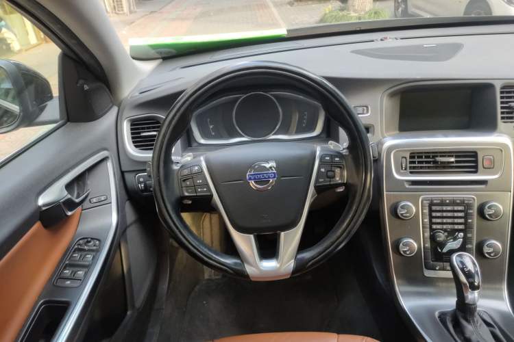 Used Volvo S60 2014 S60L T5 Smart Upgrade Edition Steering Wheel