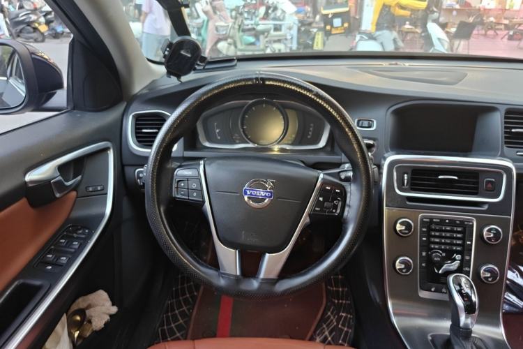 Used Volvo S60 2014 S60L T5 Intelligent Drive Edition Steering Wheel
